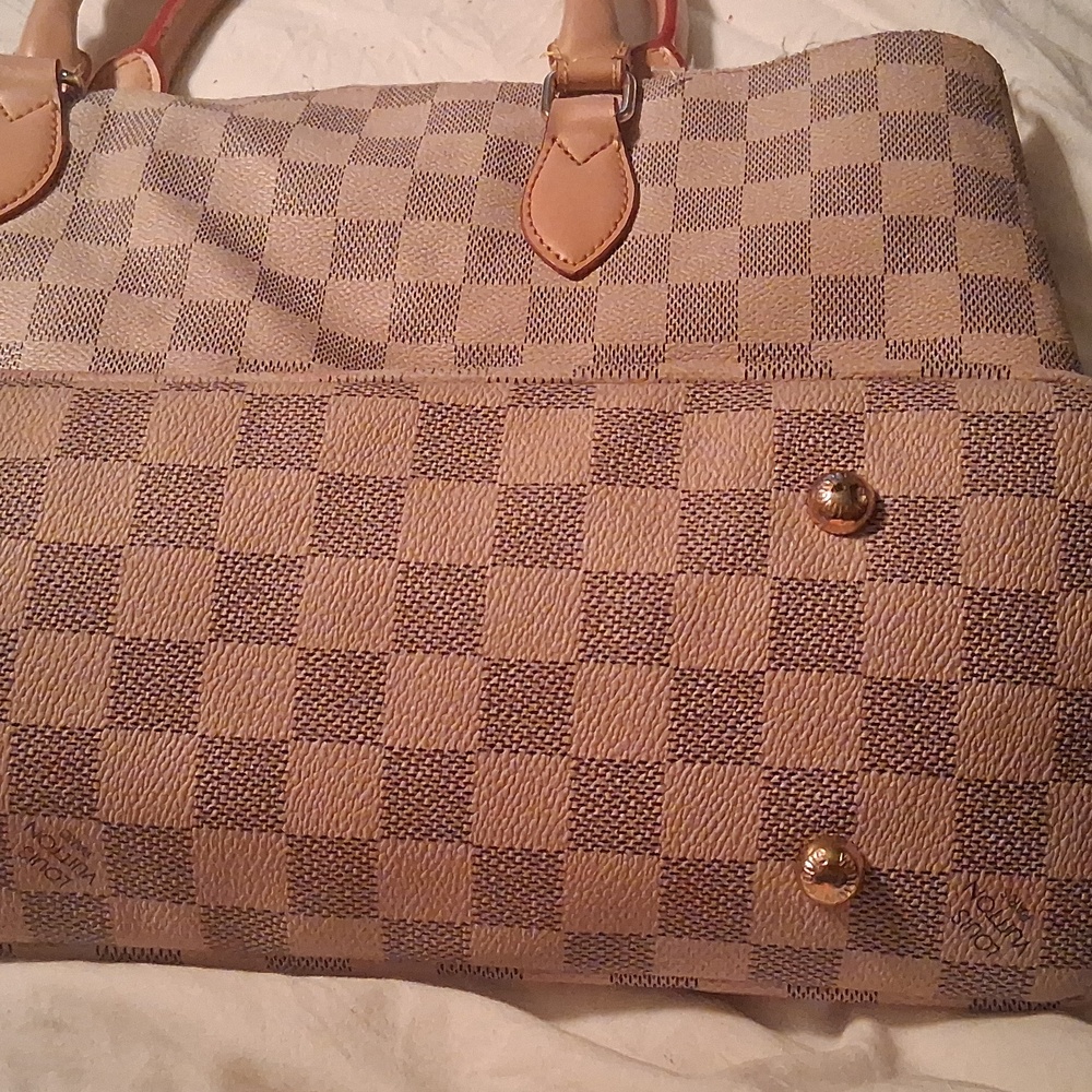 Louis Vuitton Checkered Beige Tote Bag - Picture 3 of 16